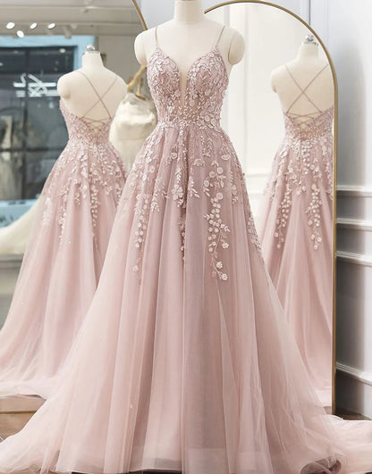 A-Linien-Ballkleid aus Tüll mit Spaghettiträgern und Applikationen
