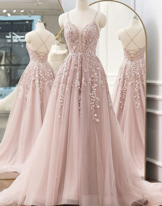 A-Linien-Ballkleid aus Tüll mit Spaghettiträgern und Applikationen