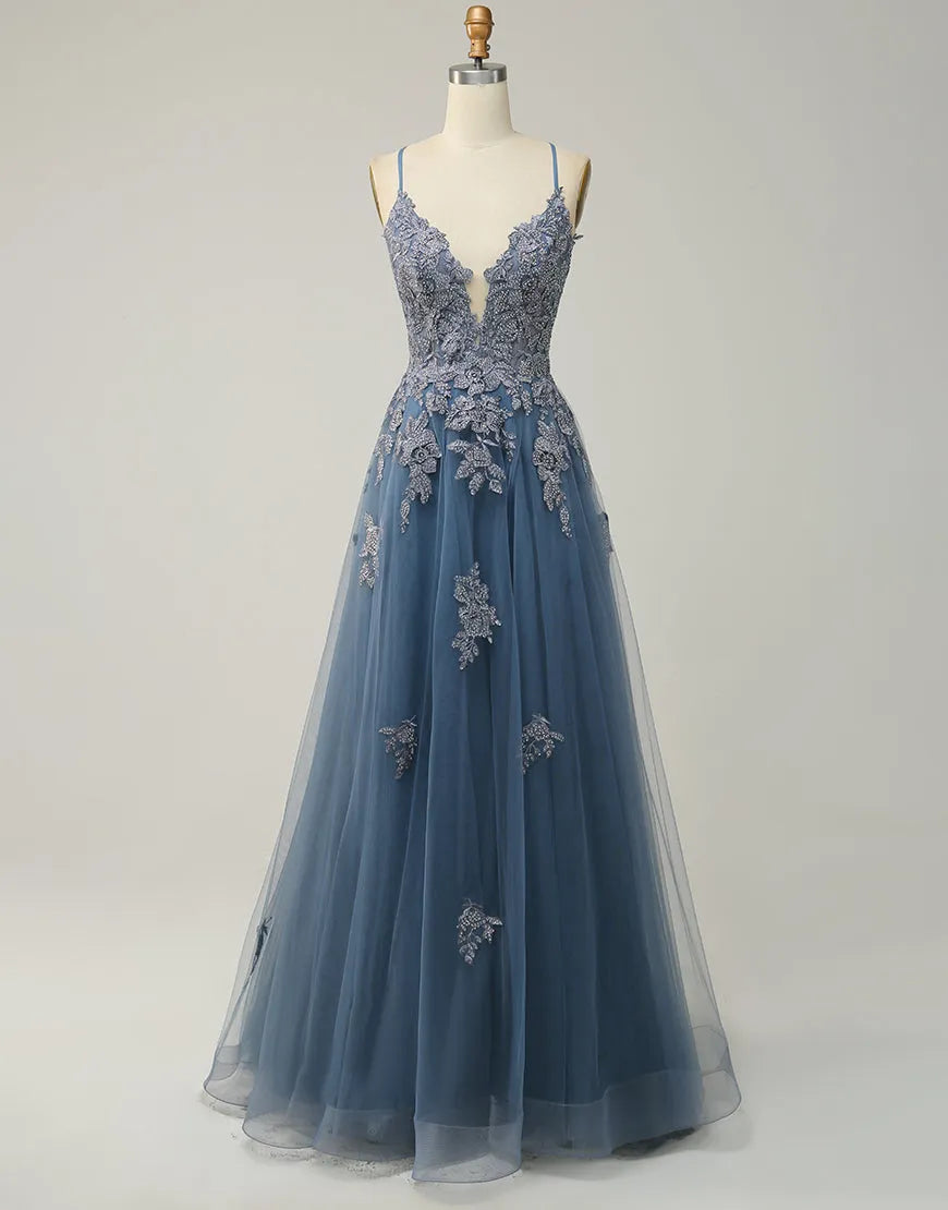 Vestido de fiesta largo con abertura, tirantes finos, apliques y tul en forma de A