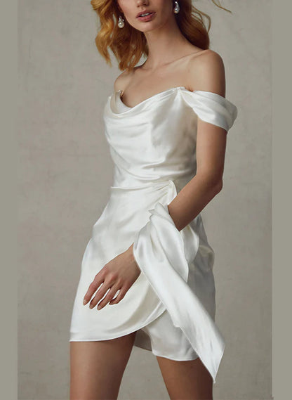 Vestidos de novia cortos de satén con hombros descubiertos
