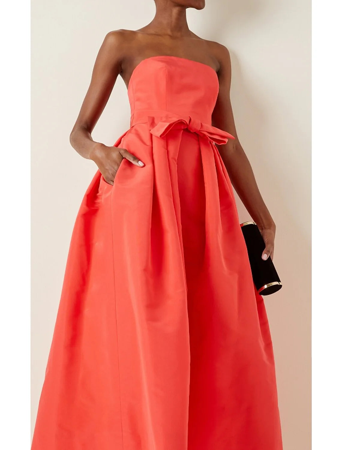 Vestidos de cóctel de corte A para invitados de boda, de longitud hasta la rodilla, sin mangas, sin tirantes, de satén con faja/cinta, color puro