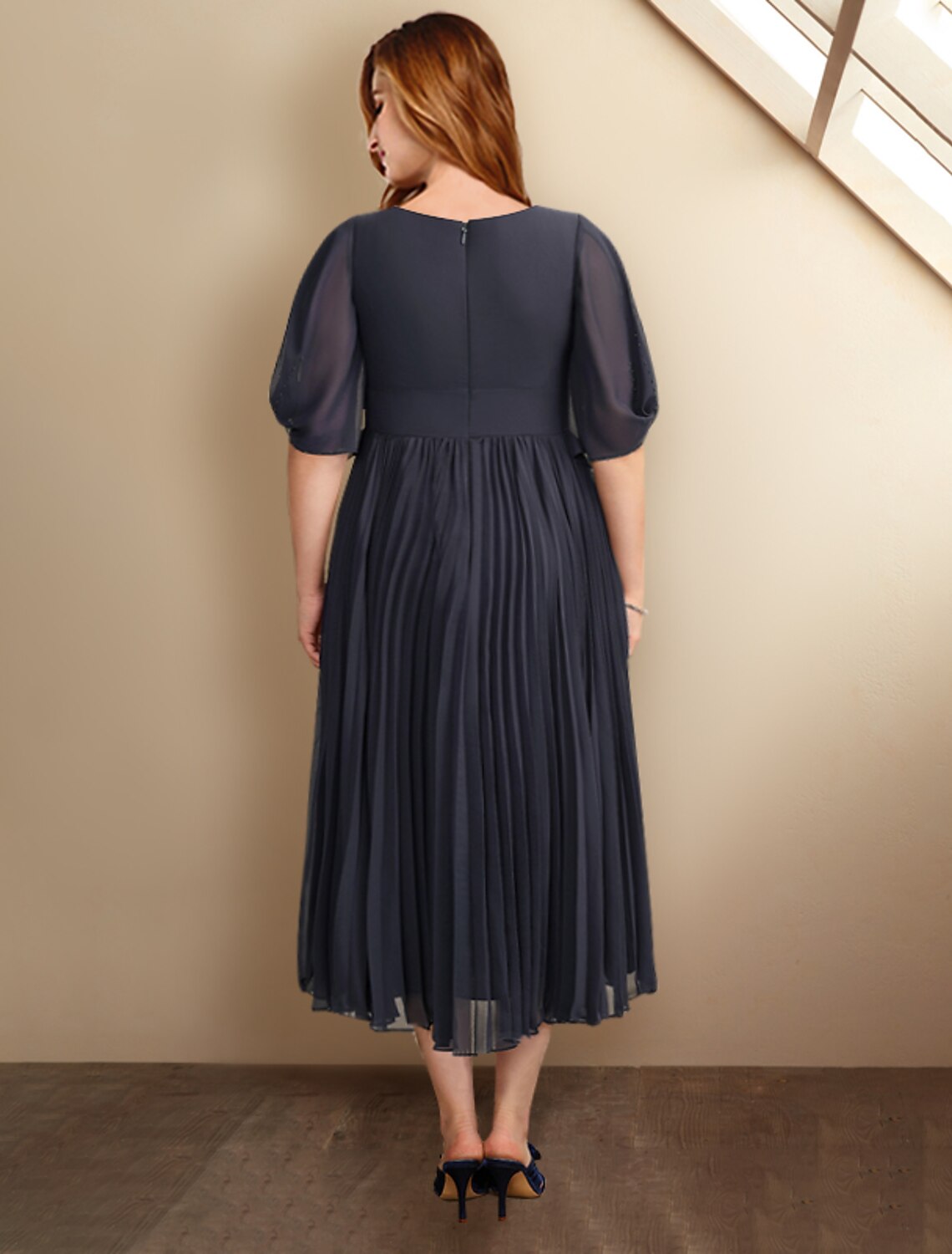 A-Line Mother of the Bride Dresses Plus Size Hide Belly Curve Elegant Dress Formal Tea Length Short Sleeve V Neck Chiffon with Pleats
