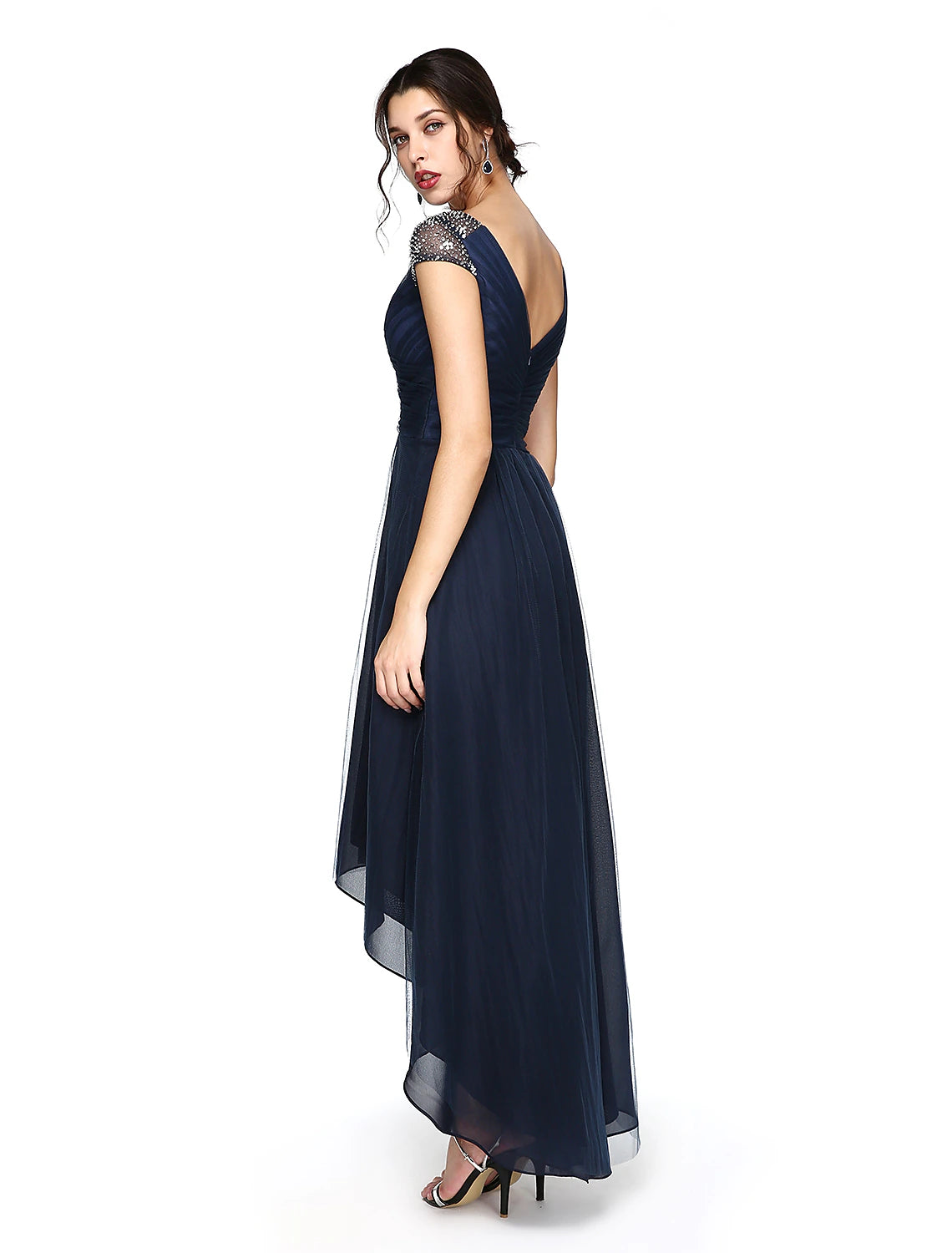Vestido minimalista de corte tubo/columna para invitada de boda, baile de graduación, asimétrico, manga corta, escote en V, vestido de dama de honor, tul, espalda en V con pliegues entrecruzados y abalorios