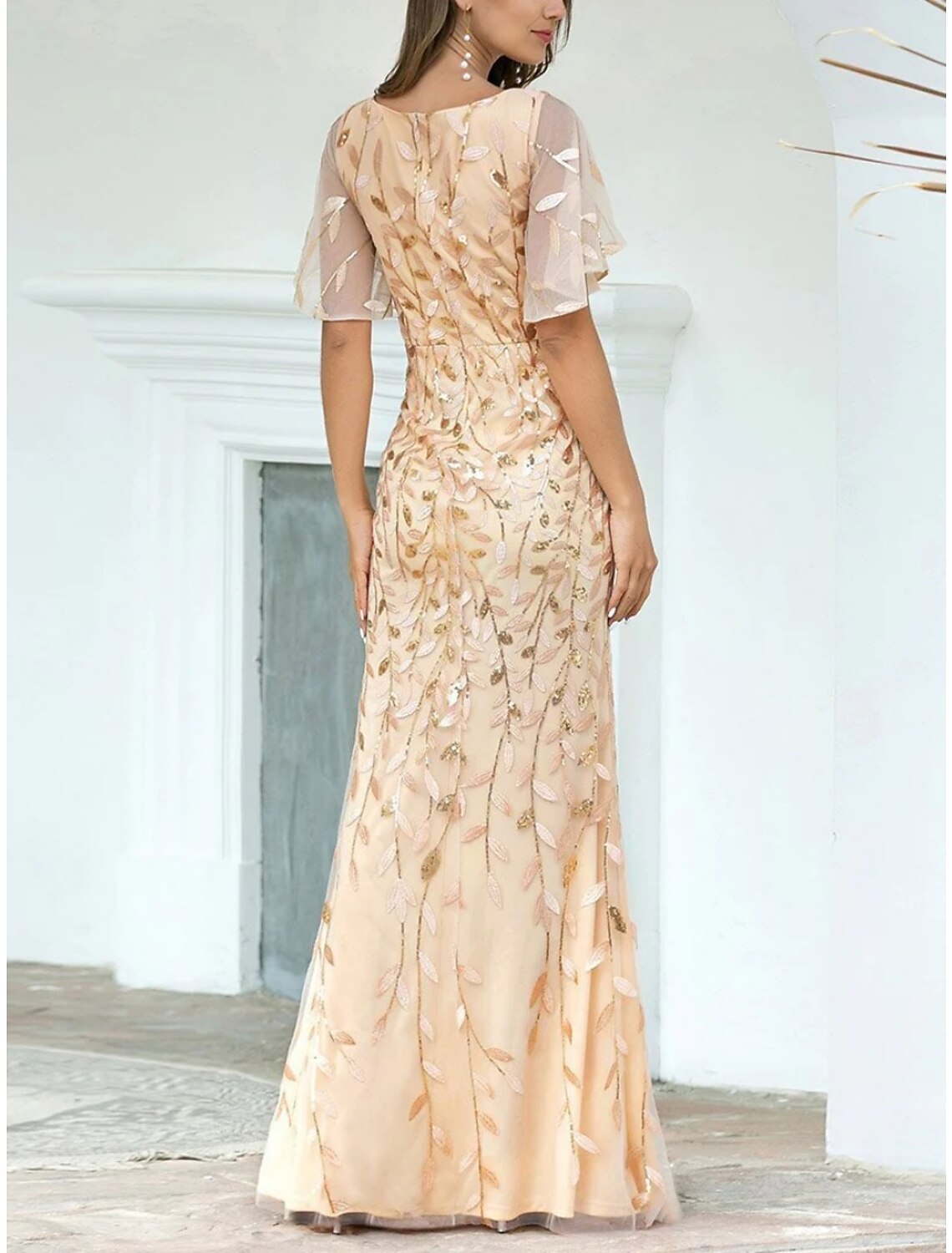 Vestido de sirena/trompeta para madre de la novia, para invitada de boda, brillo y resplandor, elegante, escote en V, largo hasta el suelo, con lentejuelas, manga corta con pliegues y lentejuelas