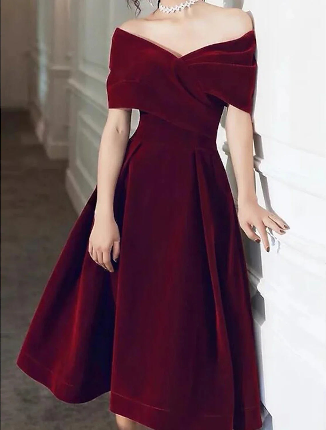 A-Line Cocktail Dresses 1950s Dress Fall Wedding Guest Dress Knee Length Short Sleeve Off Shoulder Velvet with Pleats Pure Color
