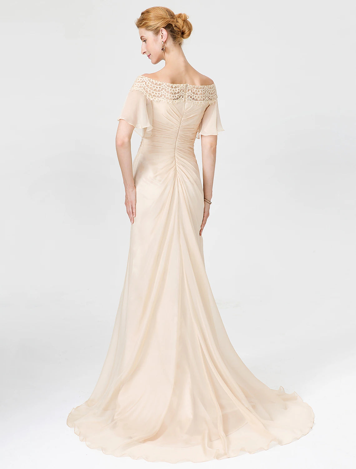 Sheath / Column Mother of the Bride Dress Elegant Off Shoulder Sweep / Brush Train Chiffon Lace Short Sleeve with Pleats