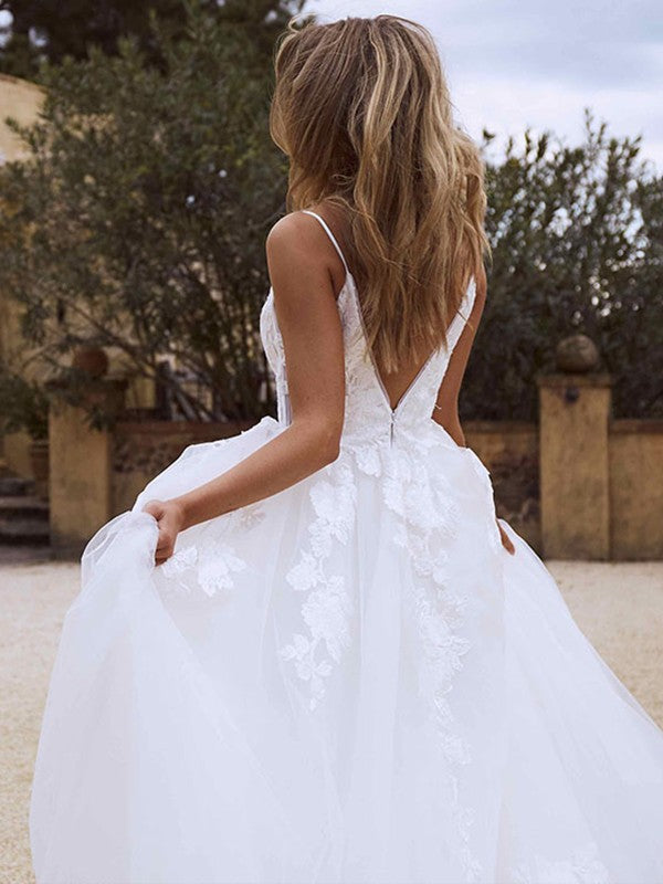 Vestidos de novia de corte A/princesa con apliques de encaje, escote en V, sin mangas y cola larga