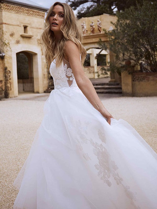 Vestidos de novia de corte A/princesa con apliques de encaje, escote en V, sin mangas y cola larga