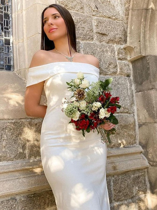 Vestido de novia largo hasta el suelo, sin mangas, con hombros descubiertos y volantes de crepé elástico y corte tubo/columna