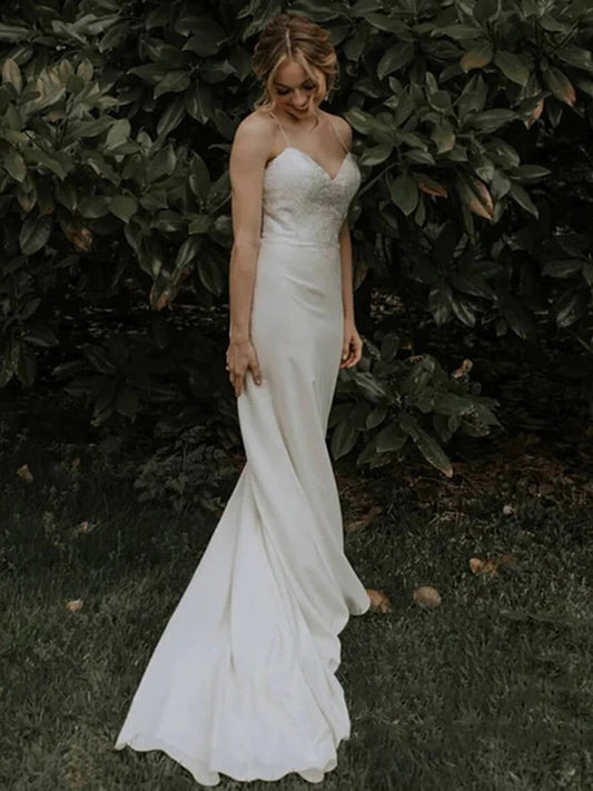Vestidos de novia con corte tubo/columna, encaje crepé elástico, tirantes finos, sin mangas y cola larga