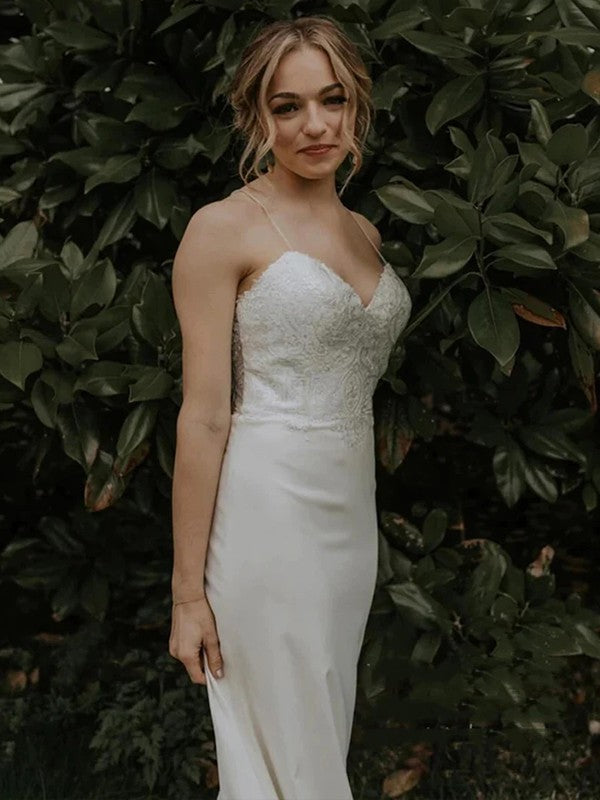 Vestidos de novia con corte tubo/columna, encaje crepé elástico, tirantes finos, sin mangas y cola larga