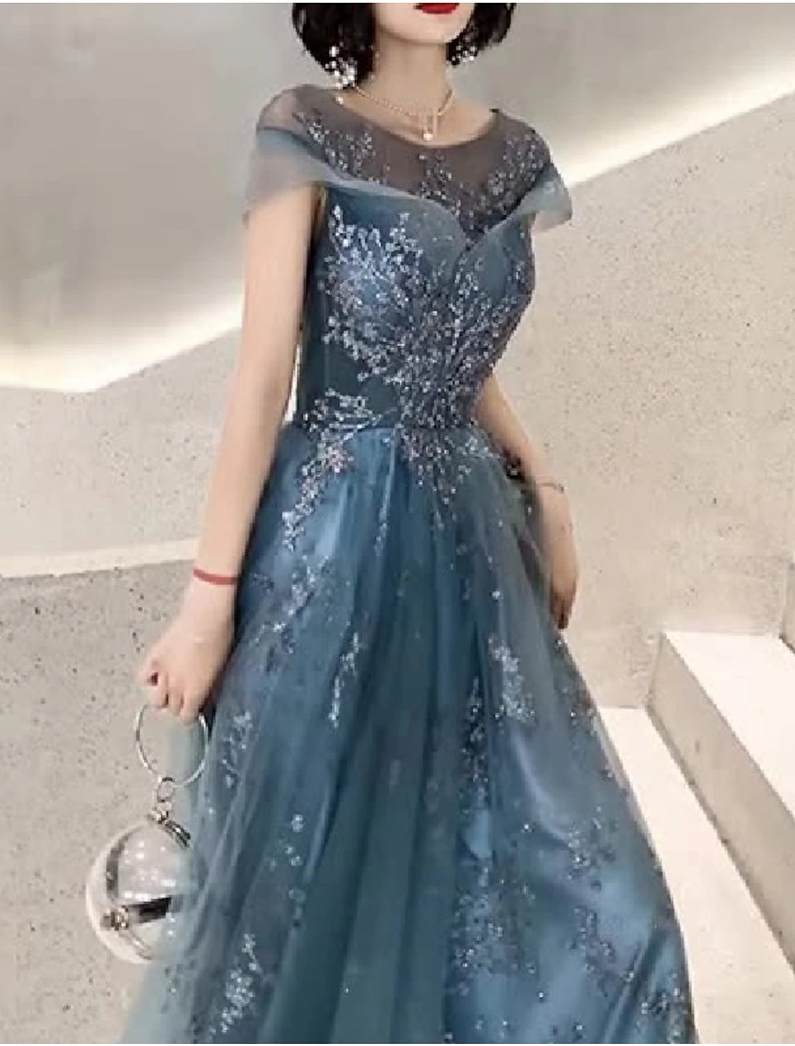 Vestido de Madre de la Novia de Corte A para Invitadas de Boda Elegante Cuello Joya Largo hasta el Suelo Tul Manga Corta con Pliegues Apliques