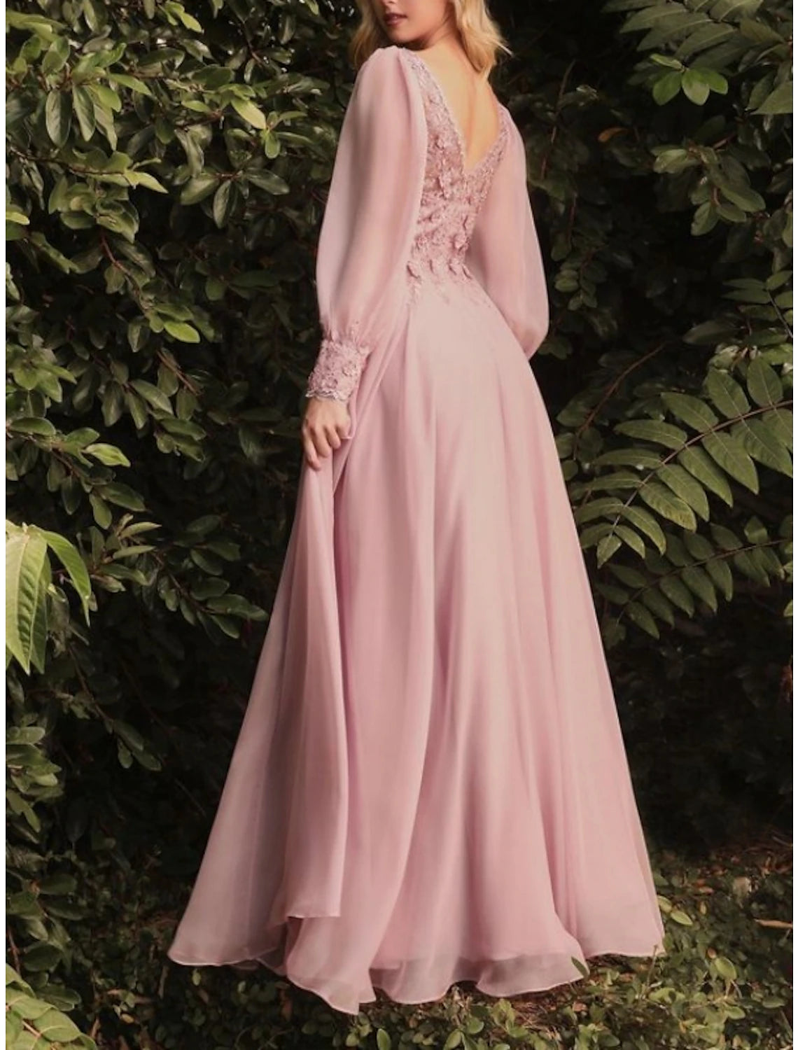 Vestido elegante de dama de honor con escote en V, largo hasta el suelo, manga larga, con apliques plisados y corte en forma de tubo.
