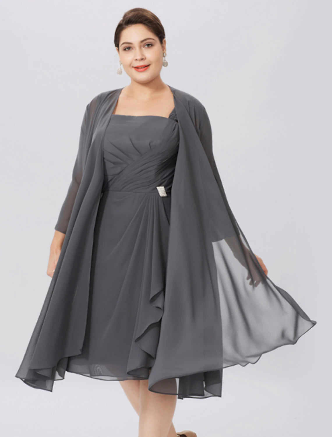 Vestido de madre de la novia de corte A, formal, talla grande, elegante, con tirantes, largo hasta la rodilla, de gasa, sin mangas, con pliegues cruzados.