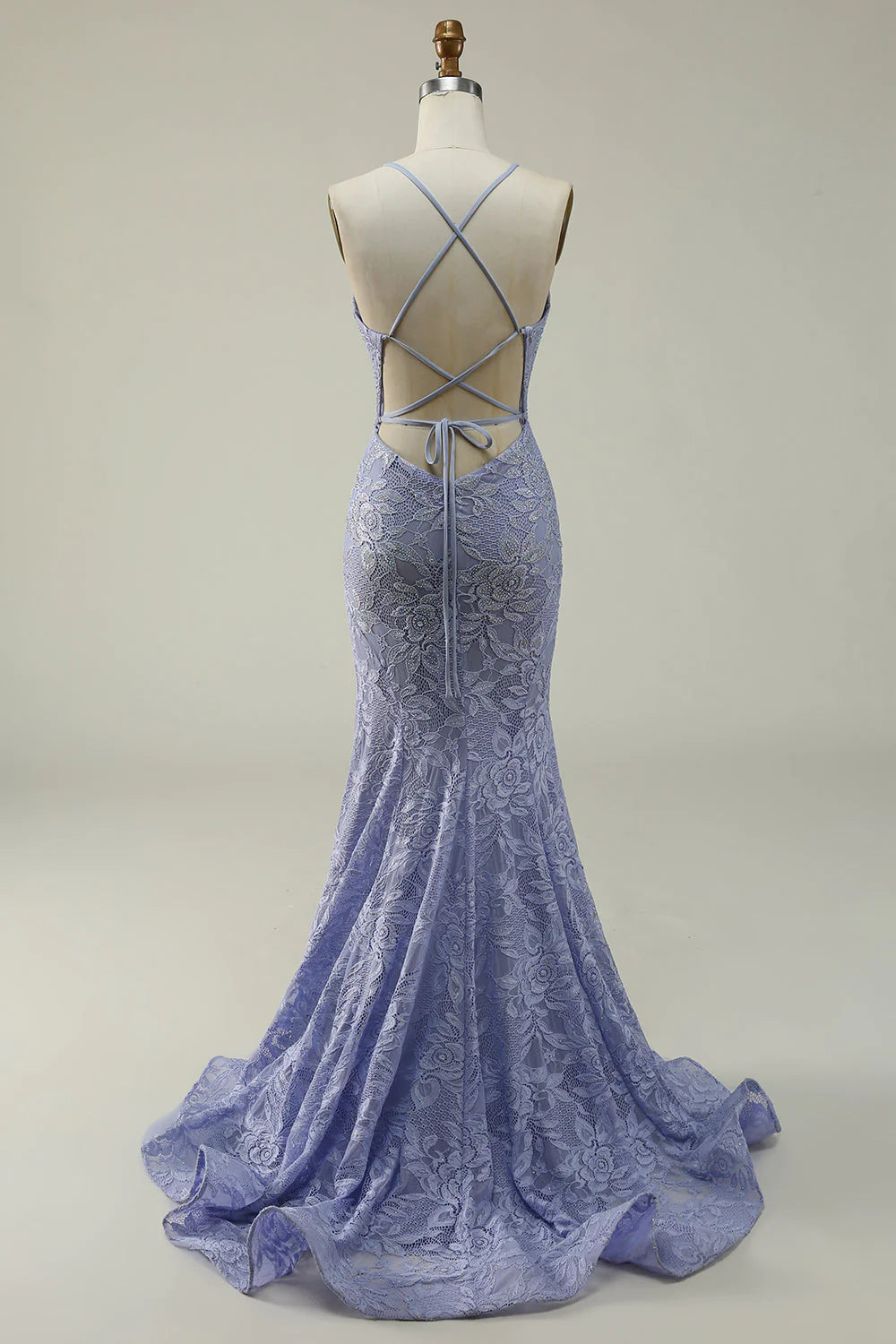 Vestido de fiesta largo de encaje morado con cuello halter y sirena