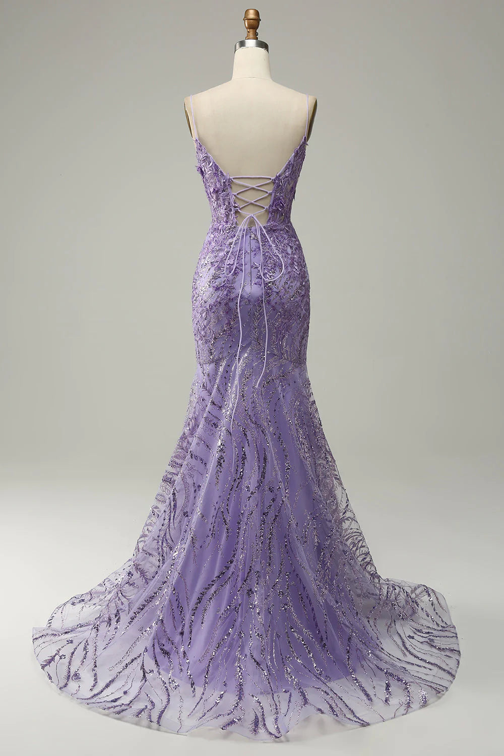 Vestido de fiesta morado con tirantes finos y cuentas de sirena