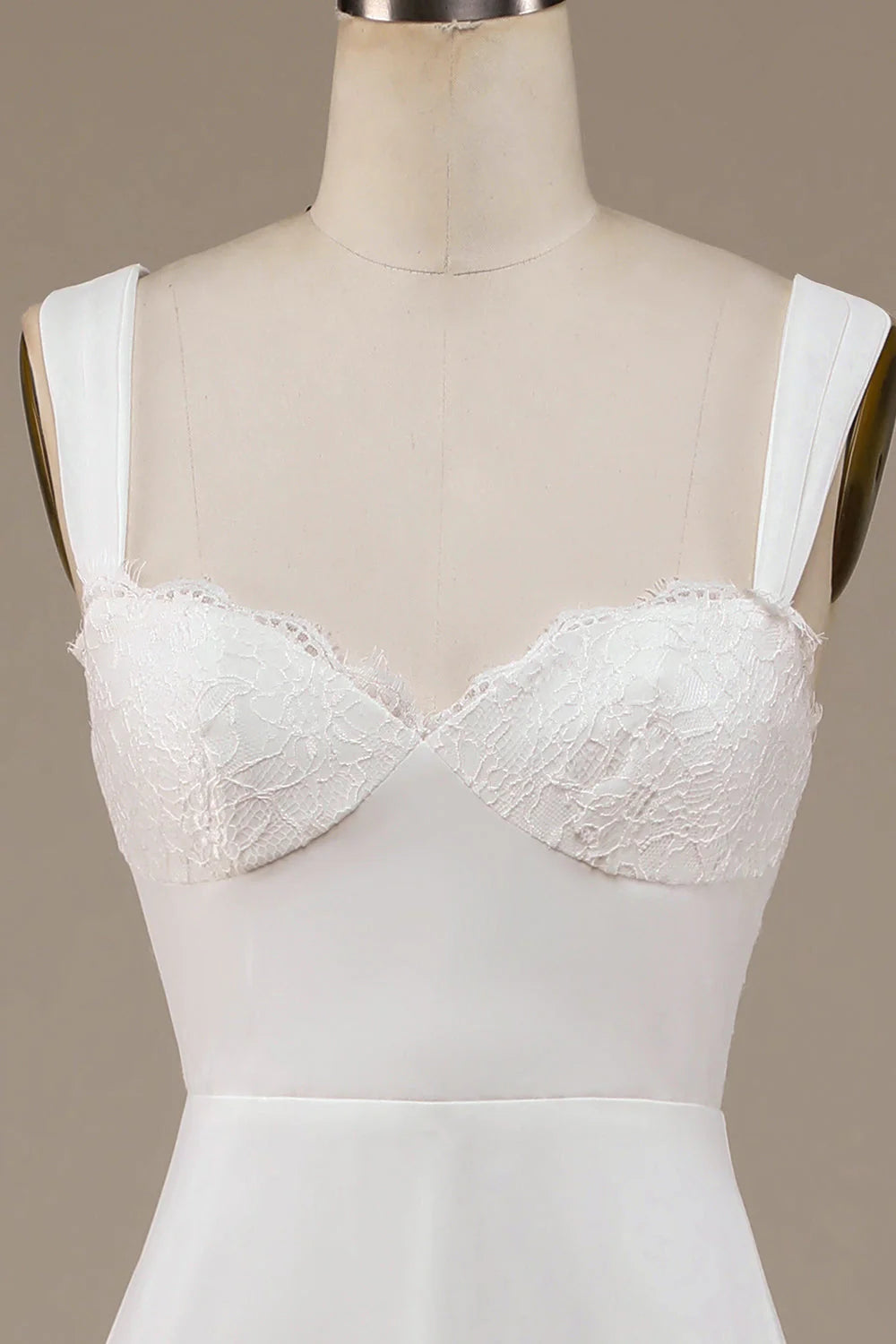 Elfenbeinfarbenes Boho-Brautkleid mit U-Ausschnitt und Spitze