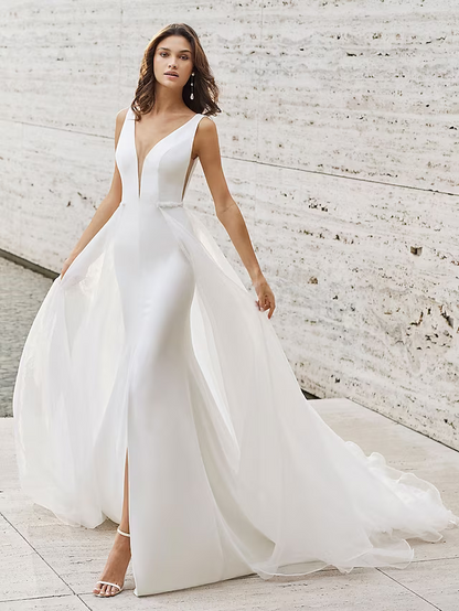 Strand-Brautkleider Hofschleppe Zweiteilig Ärmellos V-Ausschnitt Satin Mit Muster