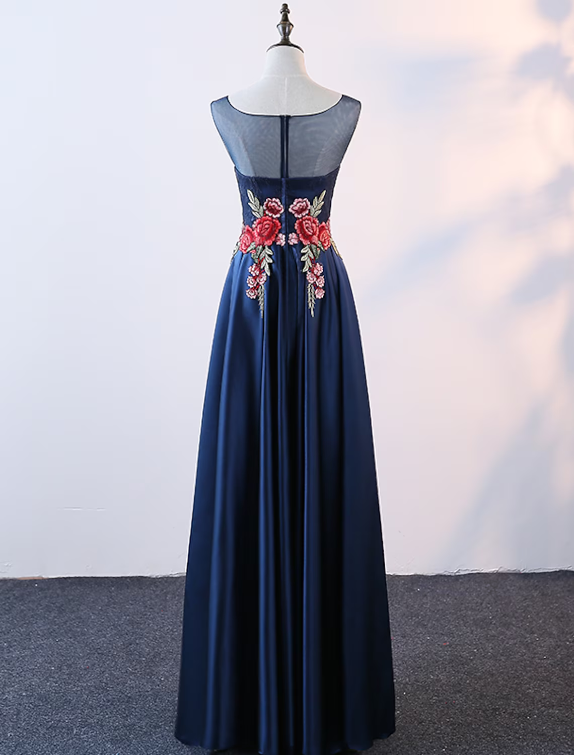 Vestido de noche elegante de corte A, largo hasta el suelo, sin mangas, cuello joya, satén con apliques bordados