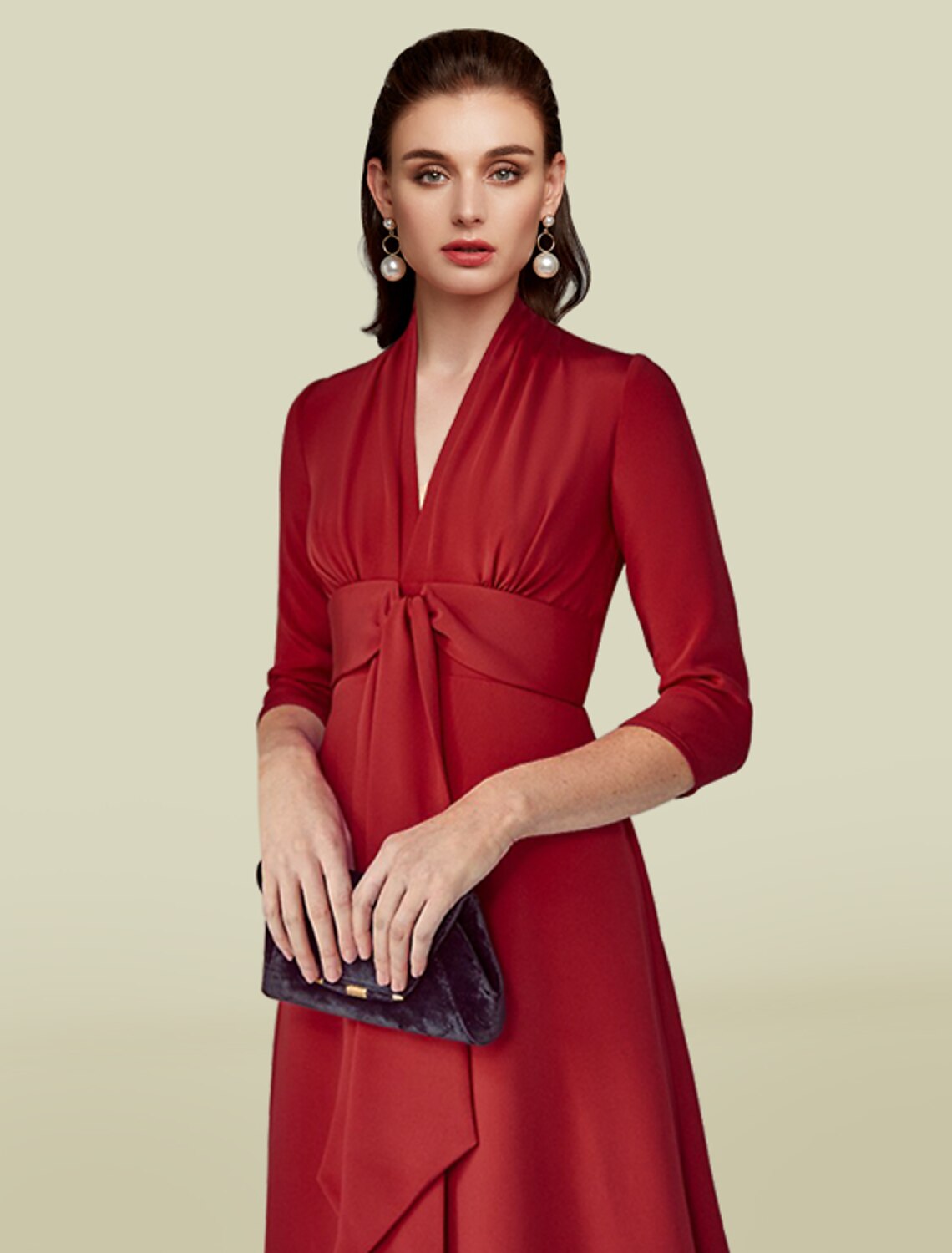 Vestido elegante de madre de la novia de corte A con escote en V, largo hasta el suelo, mangas charmeuse con fruncido