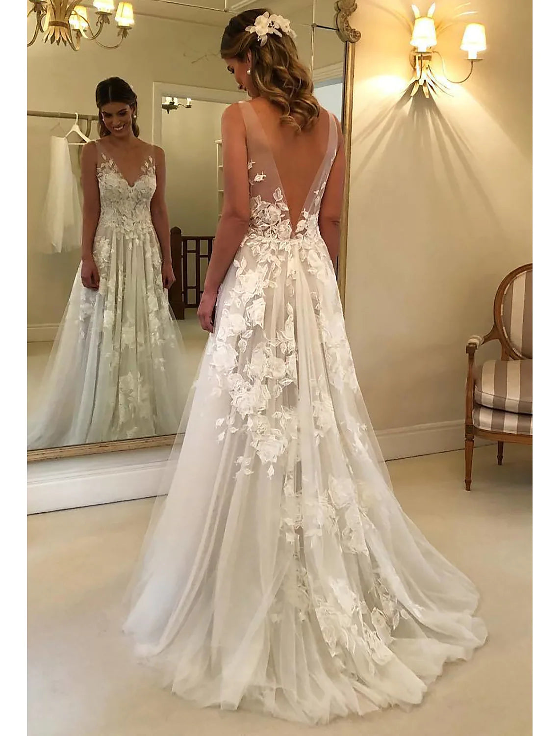 Beach Open Back Wedding Dresses A-Line Sleeveless V Neck Lace Appliques
