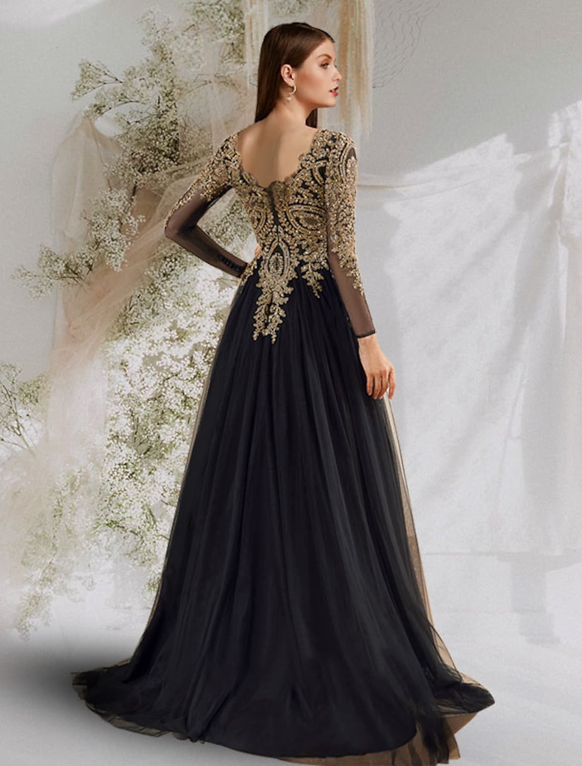 Luxurious Elegant Evening Dress V Neck Long Sleeve Floor Length Tulle with Sequin Appliques