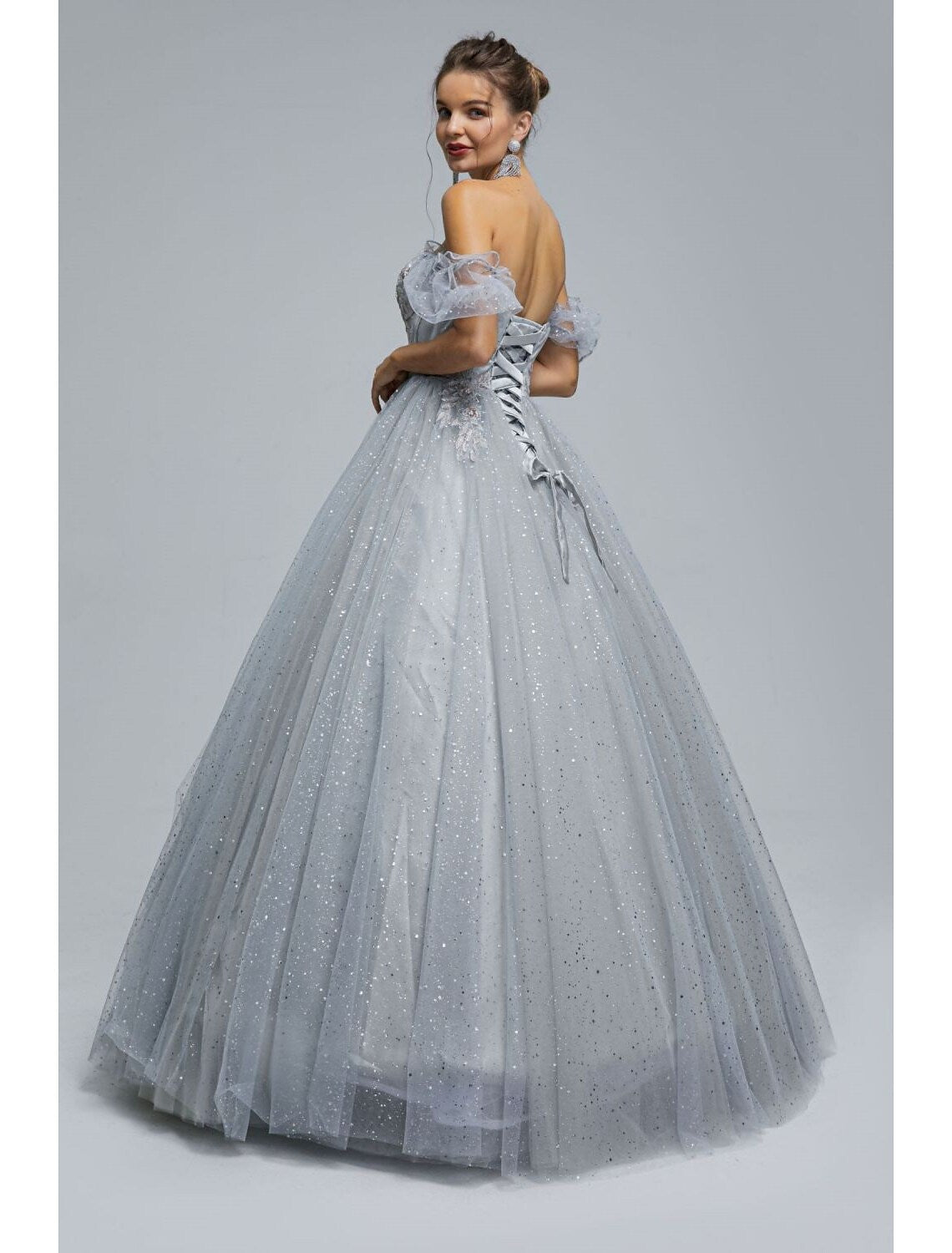 Vestido de fiesta de princesa, largo hasta el suelo, manga corta, tul con apliques de lentejuelas.