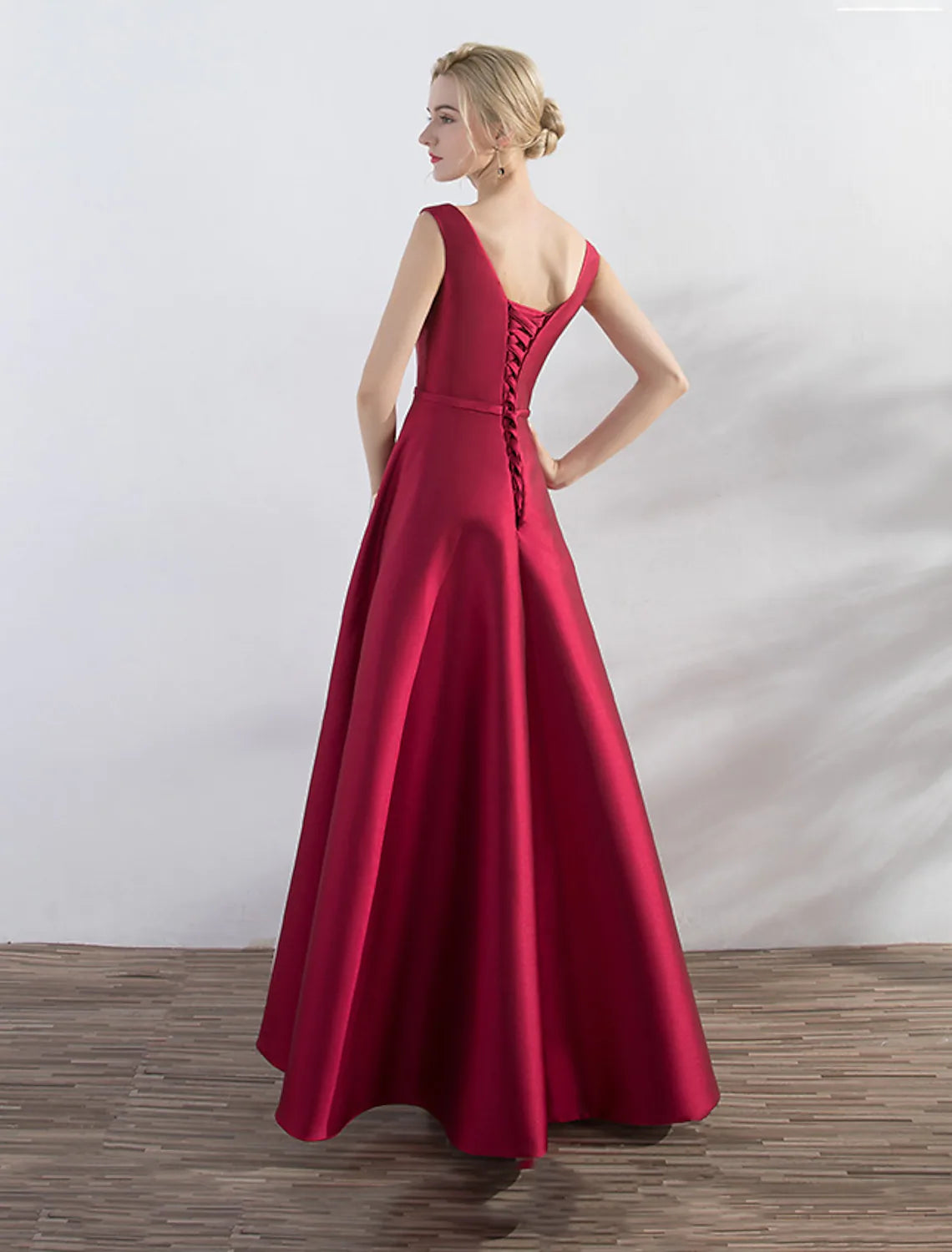 Vestido de noche de corte A, elegante vestido minimalista, para fiesta, para invitada de boda, asimétrico, sin mangas, de satén con corte elegante.