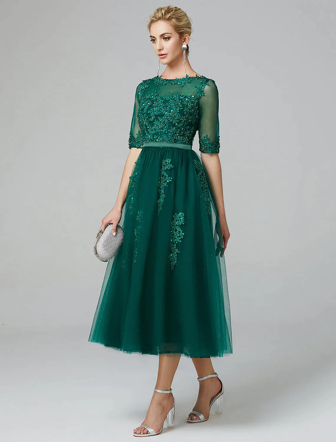 Vestido de novia de corte A, sin mangas, cuello de encaje sobre tul, apliques de lentejuelas